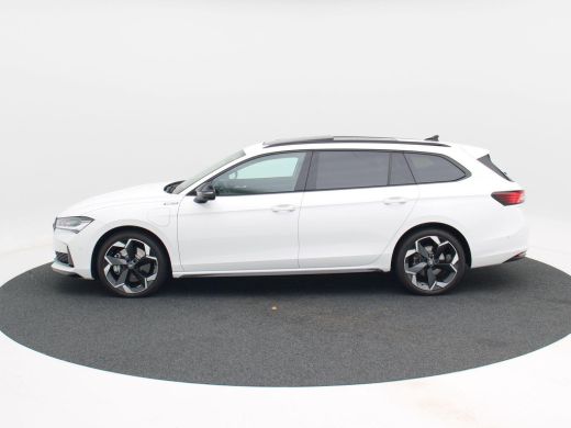 Skoda Superb 1.5 TSi 204 Pk PHEV Sportline Business | Panoramadak | Leder |  Trekhaak | Canton Audio | Stoel M... ActivLease financial lease