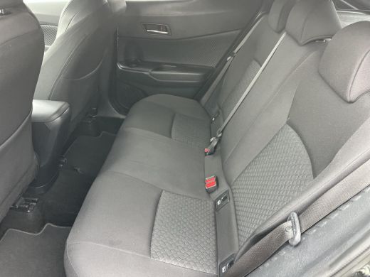 Toyota C-HR 1.8 Hybrid Style | Carplay | Parkeersensoren | Dode hoek waarschuwing | Navigatie | 18 inch LM-ve... ActivLease financial lease