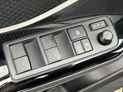 Toyota C-HR 1.8 Hybrid Style | Carplay | Parkeersensoren | Dode hoek waarschuwing | Navigatie | 18 inch LM-ve... ActivLease financial lease