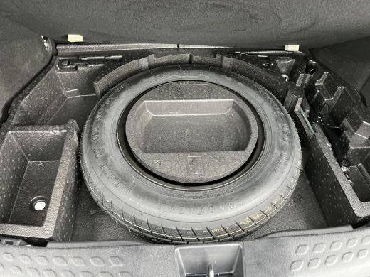 Toyota C-HR 1.8 Hybrid Style | Carplay | Parkeersensoren | Dode hoek waarschuwing | Navigatie | 18 inch LM-ve... ActivLease financial lease