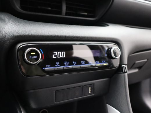 Toyota Yaris 1.5 Hybrid Dynamic | Achterbank in delen neerklapbaar | Achteruitrijcamera | Airco (automatisch) ActivLease financial lease