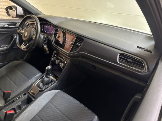 Volkswagen T-Roc 1.5 TSI 150PK DSG R SPORT VIRTUAL/NAVI/CAMERA/VELOURS ActivLease financial lease