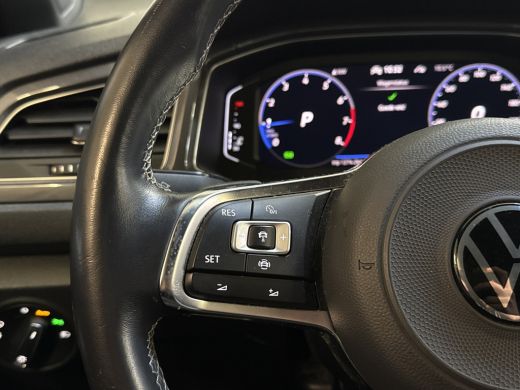 Volkswagen T-Roc 1.5 TSI 150PK DSG R SPORT VIRTUAL/NAVI/CAMERA/VELOURS ActivLease financial lease