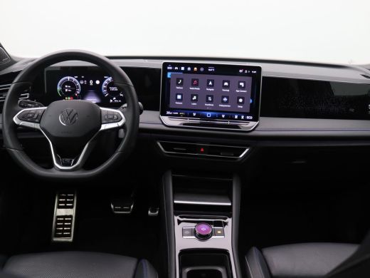 Volkswagen Tiguan 1.5 eHybrid R-Line Edition 272PK DSG SOH 100%, Pano-Schuifdak, Trekhaak, Black Style, 20" LM Velg... ActivLease financial lease