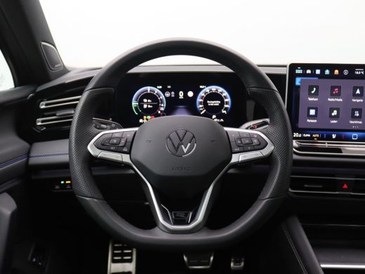 Volkswagen Tiguan 1.5 eHybrid R-Line Edition 272PK DSG SOH 100%, Pano-Schuifdak, Trekhaak, Black Style, 20" LM Velg... ActivLease financial lease
