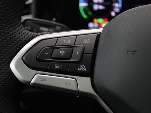 Volkswagen Tiguan 1.5 eHybrid R-Line Edition 272PK DSG SOH 100%, Pano-Schuifdak, Trekhaak, Black Style, 20" LM Velg... ActivLease financial lease