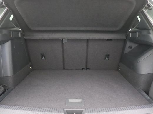 Volkswagen Tiguan 1.5 eHybrid R-Line Edition 272PK DSG SOH 100%, Pano-Schuifdak, Trekhaak, Black Style, 20" LM Velg... ActivLease financial lease