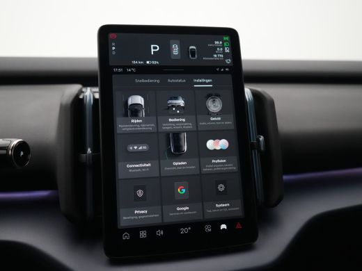 Volvo  EX30 Single Plus 51 kWh | Achteruitrijcamera | Cruise control adaptief met Stop&Go en stuurhulp | Dode... ActivLease financial lease