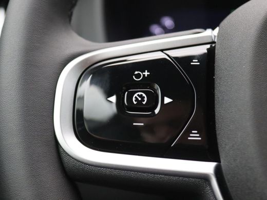 Volvo  XC60 2.0 T6 Plug-in hybrid AWD Plus Black Edition Leder, Pano-Schuifdak, Trekhaak, 21" LM Velgen, 360g... ActivLease financial lease