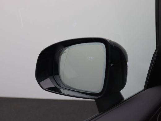 Volvo  XC60 2.0 T6 Plug-in hybrid AWD Plus Black Edition Leder, Pano-Schuifdak, Trekhaak, 21" LM Velgen, 360g... ActivLease financial lease