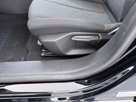 Peugeot 308 Business | Elektrische parkeerrem | Extra getinte achterste zijruiten en achterruit | ISOFIX-beve... ActivLease financial lease