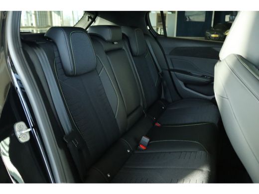 Peugeot 308 GT | Driver Sport Pack | Elektrische parkeerrem | Extra getinte achterste zijruiten en achterruit ActivLease financial lease
