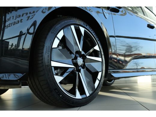 Peugeot 308 GT | Driver Sport Pack | Elektrische parkeerrem | Extra getinte achterste zijruiten en achterruit ActivLease financial lease