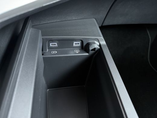 Peugeot e-3008 GT | Elektrische parkeerrem | Extra getinte achterste zijruiten en achterruit ActivLease financial lease