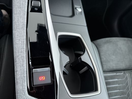 Peugeot e-3008 GT | Elektrische parkeerrem | Extra getinte achterste zijruiten en achterruit ActivLease financial lease