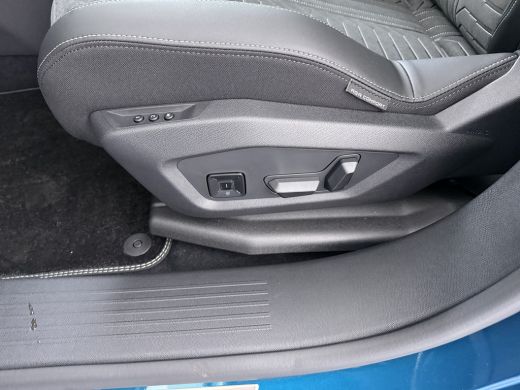 Peugeot e-3008 GT | Elektrische parkeerrem | Extra getinte achterste zijruiten en achterruit ActivLease financial lease