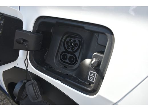 Opel Frontera GS - Electric | 11 kW boordlader | 17" Lichtmetalen velgen in Zwart met 215/60 R17 banden | Achte... ActivLease financial lease