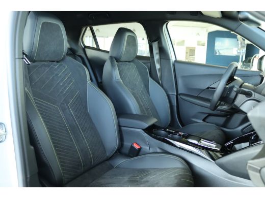 Peugeot 2008 GT | Active Safety Brake met camera en radar (automatisch noodremsysteem) met Distance Alert (waa... ActivLease financial lease