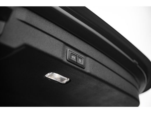 Audi A5 Avant 2.0 e-hybrid quattro S edition | Panoramadak | 360 camera | Passenger Display | Stoelverwar... ActivLease financial lease