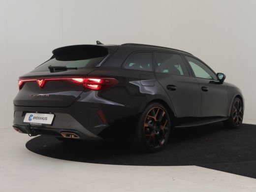 CUPRA Leon Sportstourer 1.5 e-Hybrid VZ 272PK DSG/AUTO | Trekhaak | Sennheiser audio | Dodehoekdetectie | Camera achter |... ActivLease financial lease
