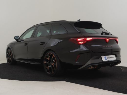 CUPRA Leon Sportstourer 1.5 e-Hybrid VZ 272PK DSG/AUTO | Trekhaak | Sennheiser audio | Dodehoekdetectie | Camera achter |... ActivLease financial lease