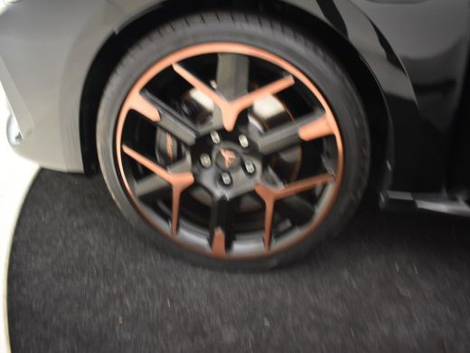 CUPRA Leon Sportstourer 1.5 e-Hybrid VZ 272PK DSG/AUTO | Trekhaak | Sennheiser audio | Dodehoekdetectie | Camera achter |... ActivLease financial lease