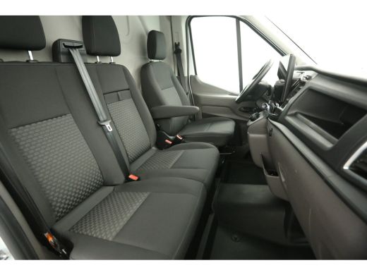 Ford E-Transit 350 L2H2 68 kWh | Snelladen | SOH 97% | Clima | Camera | Cruise | Carplay | Navi | Parkeersens. ActivLease financial lease