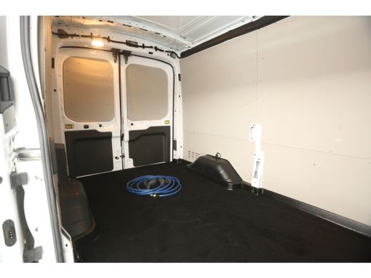 Ford E-Transit 350 L2H2 68 kWh | Snelladen | SOH 97% | Clima | Camera | Cruise | Carplay | Navi | Parkeersens. ActivLease financial lease