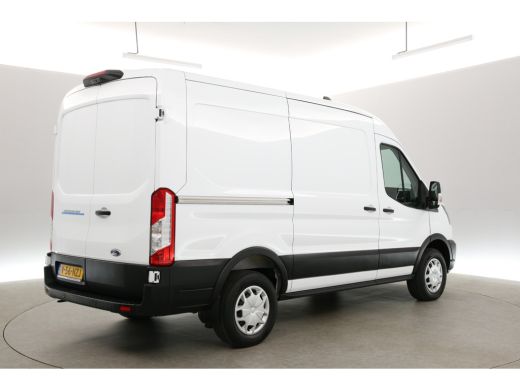 Ford E-Transit 350 L2H2 68 kWh | Snelladen | SOH 97% | Clima | Camera | Cruise | Carplay | Navi | Parkeersens. ActivLease financial lease