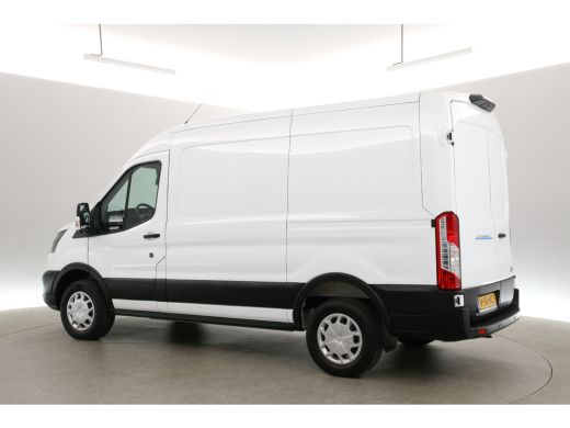 Ford E-Transit 350 L2H2 68 kWh | Snelladen | SOH 97% | Clima | Camera | Cruise | Carplay | Navi | Parkeersens. ActivLease financial lease