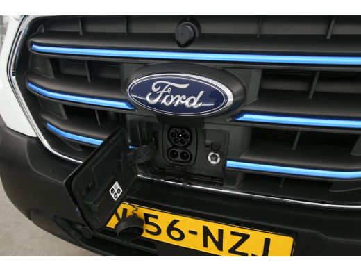 Ford E-Transit 350 L2H2 68 kWh | Snelladen | SOH 97% | Clima | Camera | Cruise | Carplay | Navi | Parkeersens. ActivLease financial lease