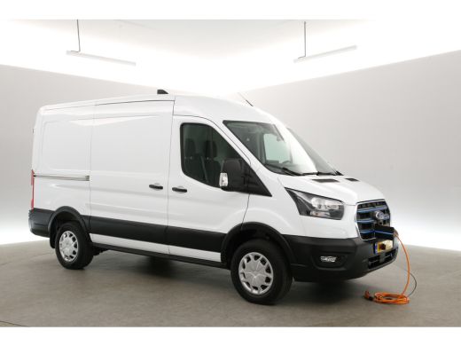 Ford E-Transit 350 L2H2 68 kWh | Snelladen | SOH 97% | Clima | Camera | Cruise | Carplay | Navi | Parkeersens. ActivLease financial lease