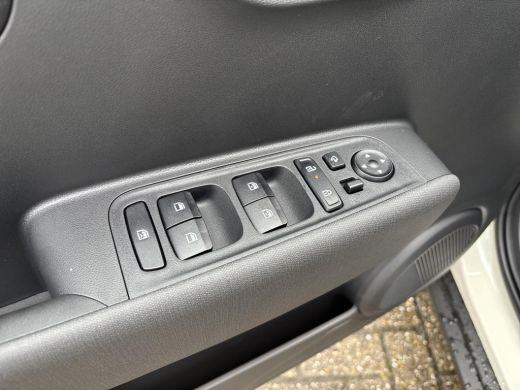 Hyundai Inster Evolve Sky 49 kWh | Uit voorraad leverbaar! | Winterpack | Apple Carplay/Android Auto | 360 grade... ActivLease financial lease