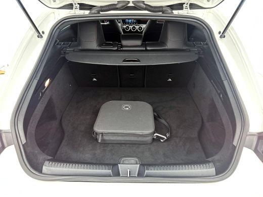 Mercedes-Benz CLA Shooting Brake 250 e AMG Line WIDE-SCREEN | CAMERA | STOELVERWARMING ActivLease financial lease