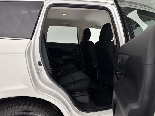 Mitsubishi Outlander 2.4 PHEV Pure (Plug-In) (INCL-BTW)  Aut *FULL-LED | KEYLESS | CAMERA | HEATED-COMFORTSEATS | ECC ... ActivLease financial lease