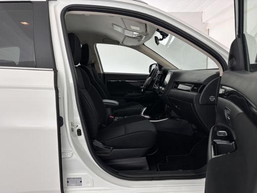 Mitsubishi Outlander 2.4 PHEV Pure (Plug-In) (INCL-BTW)  Aut *FULL-LED | KEYLESS | CAMERA | HEATED-COMFORTSEATS | ECC ... ActivLease financial lease