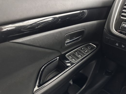 Mitsubishi Outlander 2.4 PHEV Pure (Plug-In) (INCL-BTW)  Aut *FULL-LED | KEYLESS | CAMERA | HEATED-COMFORTSEATS | ECC ... ActivLease financial lease
