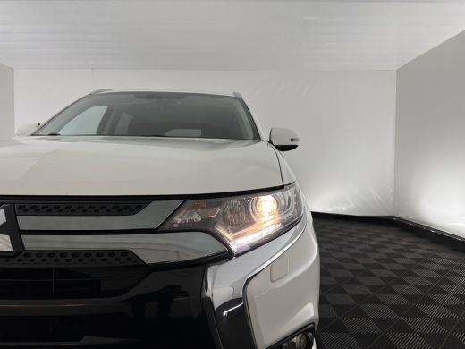 Mitsubishi Outlander 2.4 PHEV Pure (Plug-In) (INCL-BTW)  Aut *FULL-LED | KEYLESS | CAMERA | HEATED-COMFORTSEATS | ECC ... ActivLease financial lease