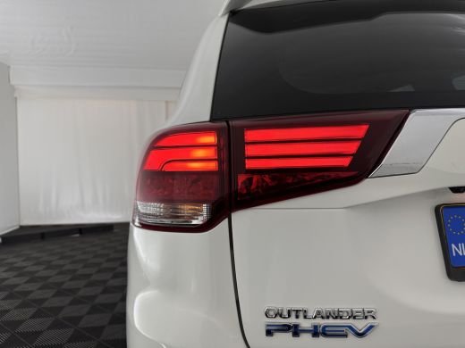 Mitsubishi Outlander 2.4 PHEV Pure (Plug-In) (INCL-BTW)  Aut *FULL-LED | KEYLESS | CAMERA | HEATED-COMFORTSEATS | ECC ... ActivLease financial lease
