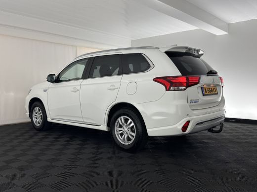 Mitsubishi Outlander 2.4 PHEV Pure (Plug-In) (INCL-BTW)  Aut *FULL-LED | KEYLESS | CAMERA | HEATED-COMFORTSEATS | ECC ... ActivLease financial lease