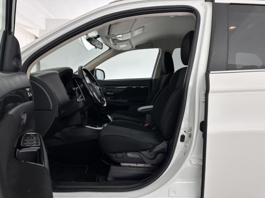 Mitsubishi Outlander 2.4 PHEV Pure (Plug-In) (INCL-BTW)  Aut *FULL-LED | KEYLESS | CAMERA | HEATED-COMFORTSEATS | ECC ... ActivLease financial lease