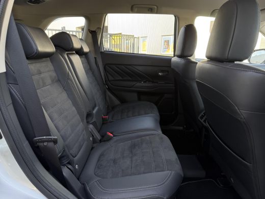 Mitsubishi Outlander Aut. 2.4 PHEV Intense | Apple Carplay | Camera | Stoel Verwarming | ActivLease financial lease