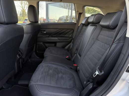 Mitsubishi Outlander Aut. 2.4 PHEV Intense | Apple Carplay | Camera | Stoel Verwarming | ActivLease financial lease