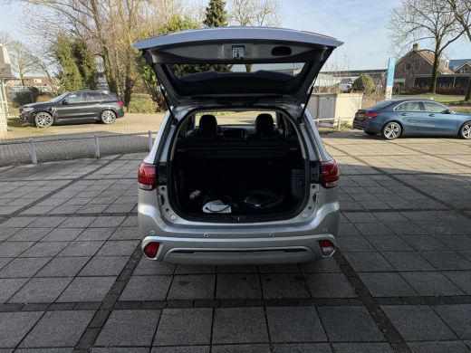 Mitsubishi Outlander Aut. 2.4 PHEV Intense | Apple Carplay | Camera | Stoel Verwarming | ActivLease financial lease