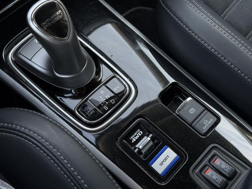 Mitsubishi Outlander Aut. 2.4 PHEV Intense | Apple Carplay | Camera | Stoel Verwarming | ActivLease financial lease