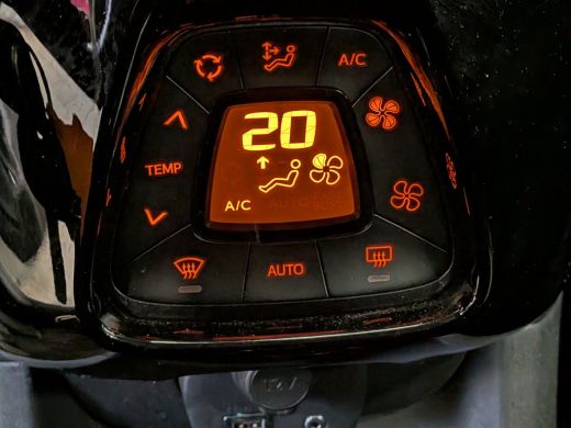 Peugeot 108 1.0 e-VTi Allure Airco | AppleCarplay/ Android Auto | Camera | DAB | LMV 15" | Leuke Auto! | Lage... ActivLease financial lease