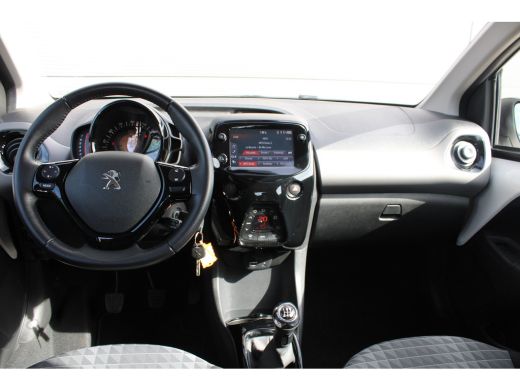 Peugeot 108 1.0 e-VTi Allure | Navi by app | Climate control | Camera | Apple carplay | Mistlampen | 38.000km | ActivLease financial lease