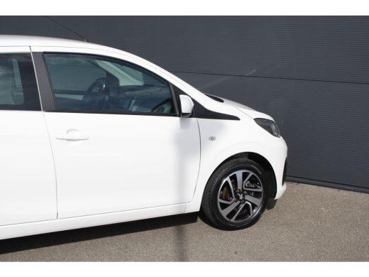 Peugeot 108 1.0 e-VTi Allure | Navi by app | Climate control | Camera | Apple carplay | Mistlampen | 38.000km | ActivLease financial lease