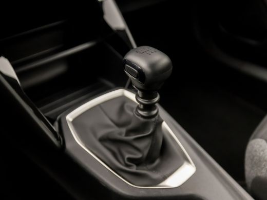 Peugeot 2008 1.2 PureTech Sport (APPLE CARPLAY, GROOT NAVI, CRUISE, PARKEERSENSOREN, SPORTSTOELEN, LANE ASSIST... ActivLease financial lease