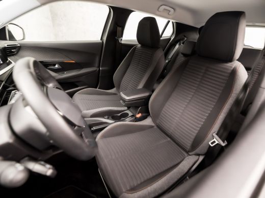 Peugeot 2008 1.2 PureTech Sport (APPLE CARPLAY, GROOT NAVI, CRUISE, PARKEERSENSOREN, SPORTSTOELEN, LANE ASSIST... ActivLease financial lease